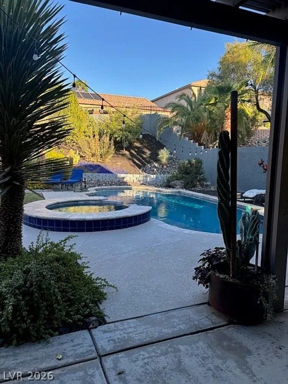518 Dawn Cove Drive, Henderson, NV 89052