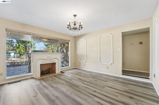 214 Redondo Dr, Pittsburg, CA 94565