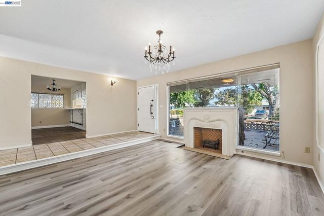 214 Redondo Dr, Pittsburg, CA 94565