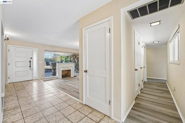 214 Redondo Dr, Pittsburg, CA 94565