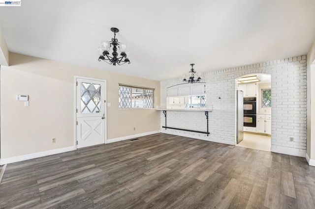 214 Redondo Dr, Pittsburg, CA 94565