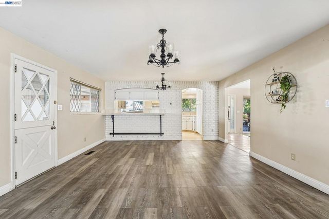 214 Redondo Dr, Pittsburg, CA 94565