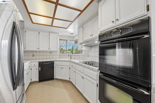214 Redondo Dr, Pittsburg, CA 94565