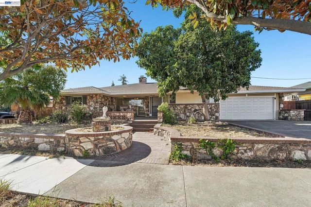 214 Redondo Dr, Pittsburg, CA 94565