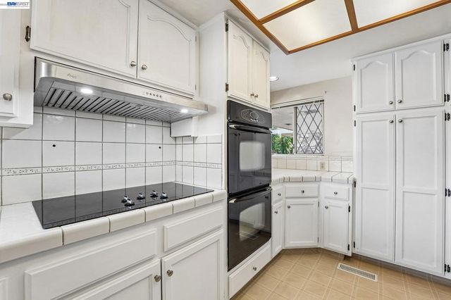 214 Redondo Dr, Pittsburg, CA 94565