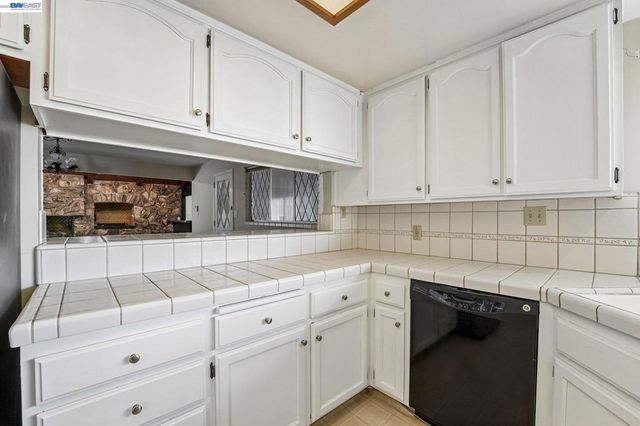 214 Redondo Dr, Pittsburg, CA 94565