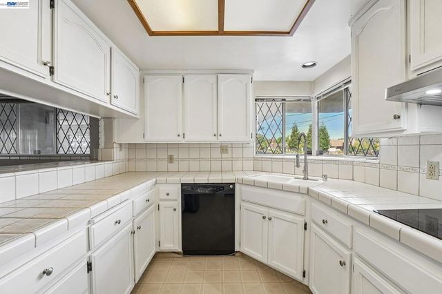 214 Redondo Dr, Pittsburg, CA 94565