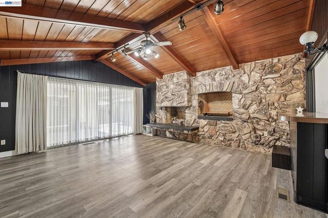 214 Redondo Dr, Pittsburg, CA 94565