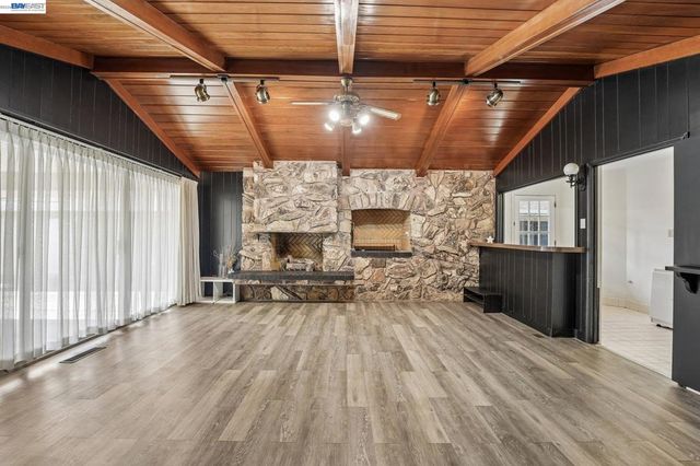 214 Redondo Dr, Pittsburg, CA 94565