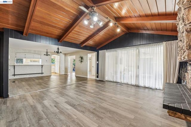 214 Redondo Dr, Pittsburg, CA 94565