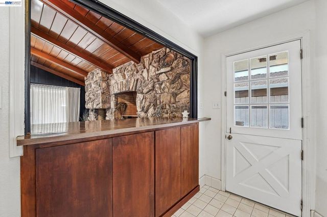 214 Redondo Dr, Pittsburg, CA 94565