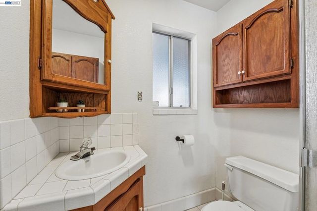 214 Redondo Dr, Pittsburg, CA 94565