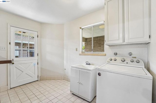 214 Redondo Dr, Pittsburg, CA 94565