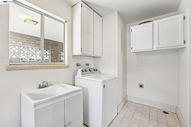 214 Redondo Dr, Pittsburg, CA 94565