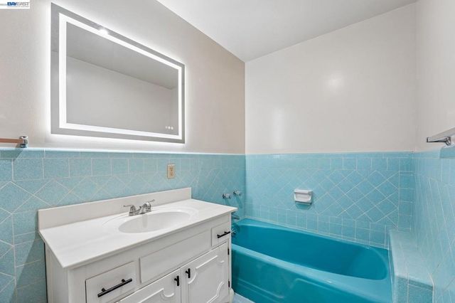 214 Redondo Dr, Pittsburg, CA 94565