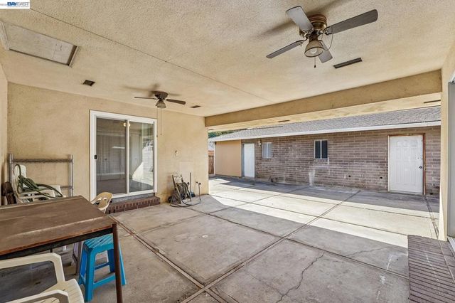 214 Redondo Dr, Pittsburg, CA 94565
