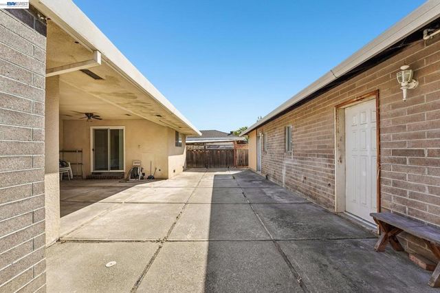 214 Redondo Dr, Pittsburg, CA 94565