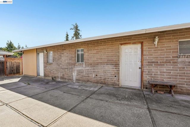 214 Redondo Dr, Pittsburg, CA 94565