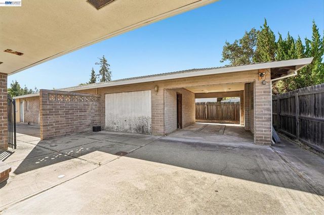 214 Redondo Dr, Pittsburg, CA 94565