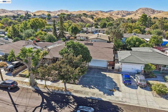 214 Redondo Dr, Pittsburg, CA 94565