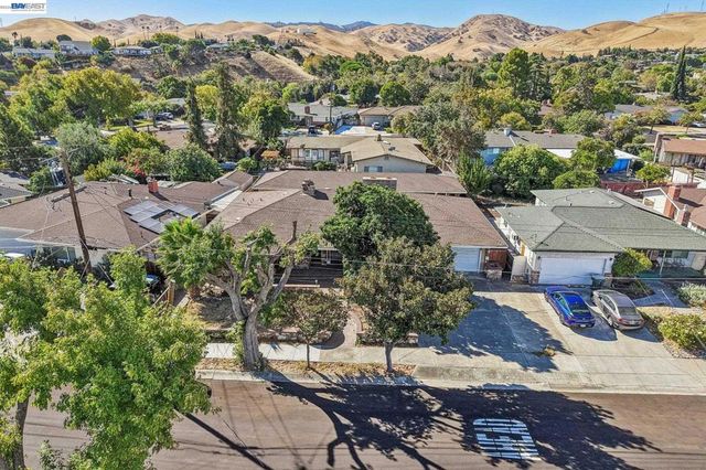 214 Redondo Dr, Pittsburg, CA 94565