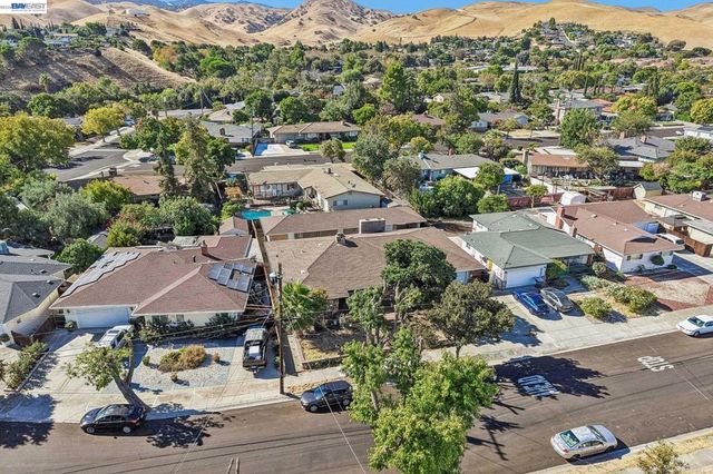 214 Redondo Dr, Pittsburg, CA 94565