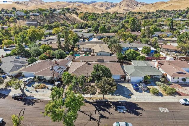 214 Redondo Dr, Pittsburg, CA 94565