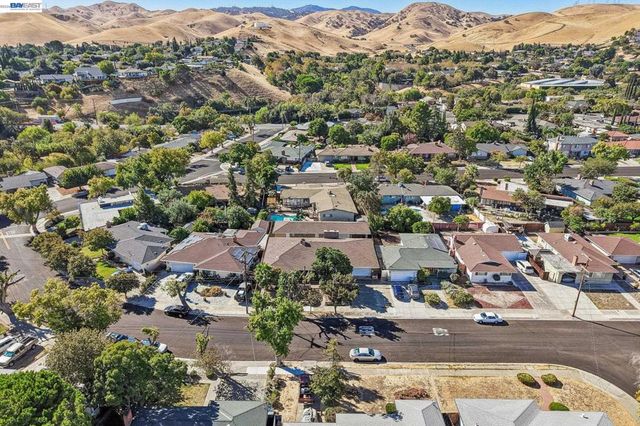 214 Redondo Dr, Pittsburg, CA 94565