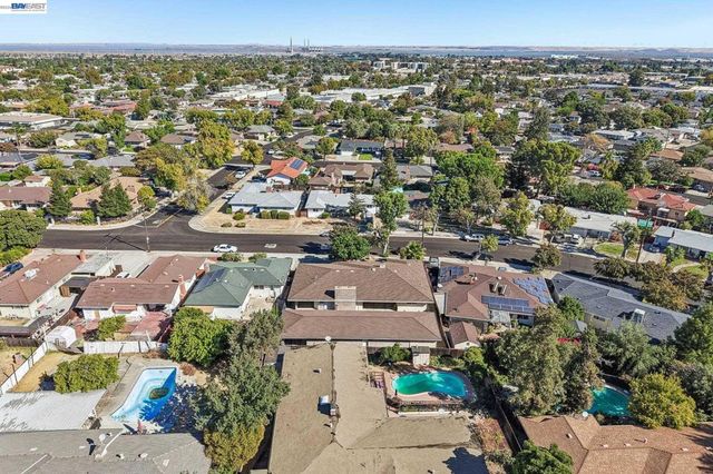 214 Redondo Dr, Pittsburg, CA 94565