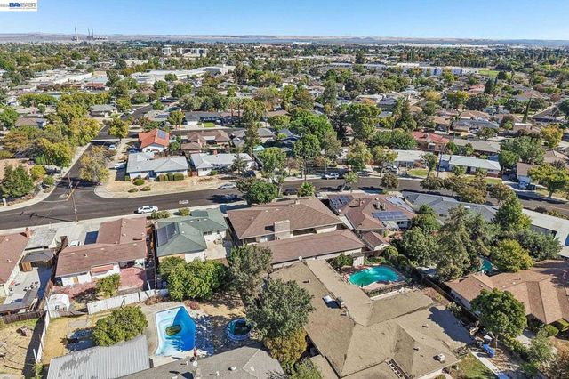 214 Redondo Dr, Pittsburg, CA 94565