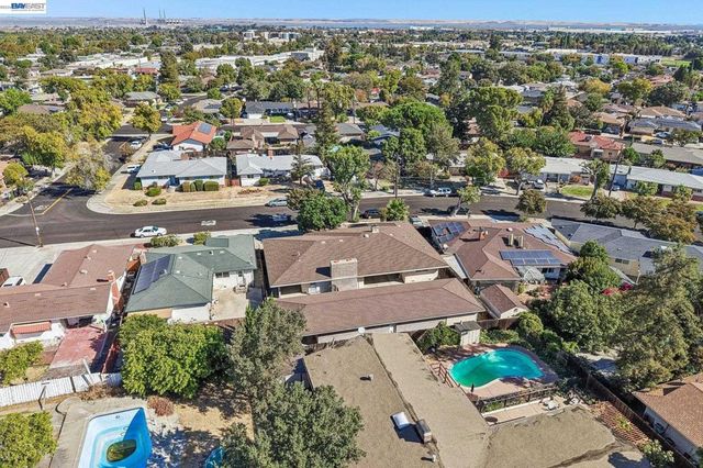 214 Redondo Dr, Pittsburg, CA 94565