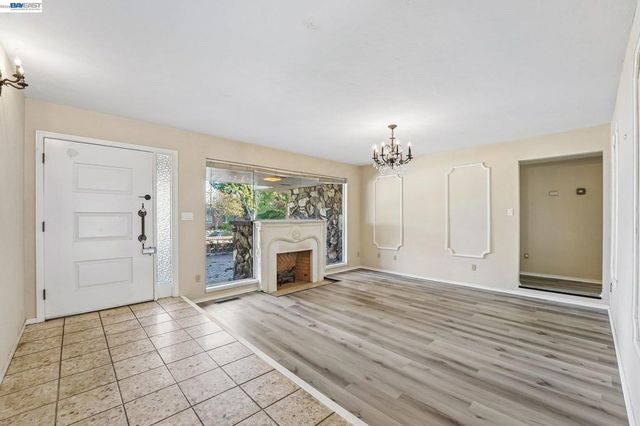 214 Redondo Dr, Pittsburg, CA 94565