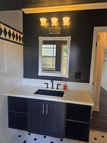 9911 Martinique Dr, Cutler Bay, FL 33189