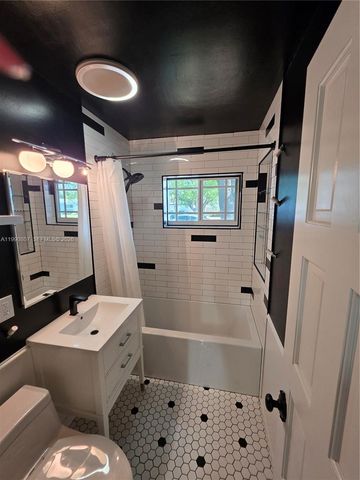 9911 Martinique Dr, Cutler Bay, FL 33189