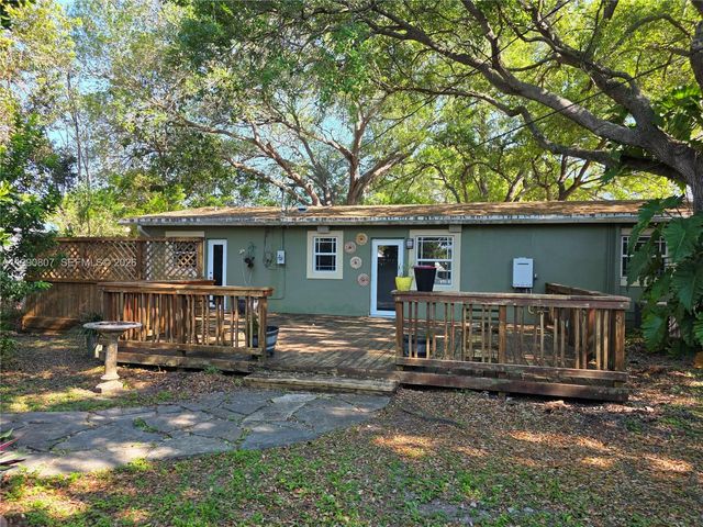 9911 Martinique Dr, Cutler Bay, FL 33189