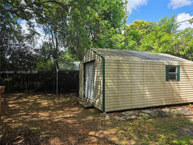 9911 Martinique Dr, Cutler Bay, FL 33189