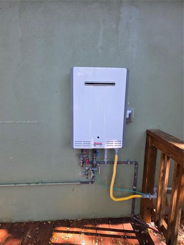 9911 Martinique Dr, Cutler Bay, FL 33189