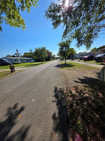 9911 Martinique Dr, Cutler Bay, FL 33189