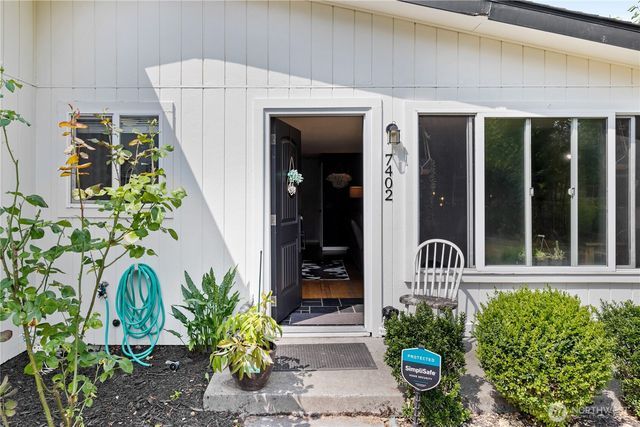 7402 E F St, Tacoma, WA 98404
