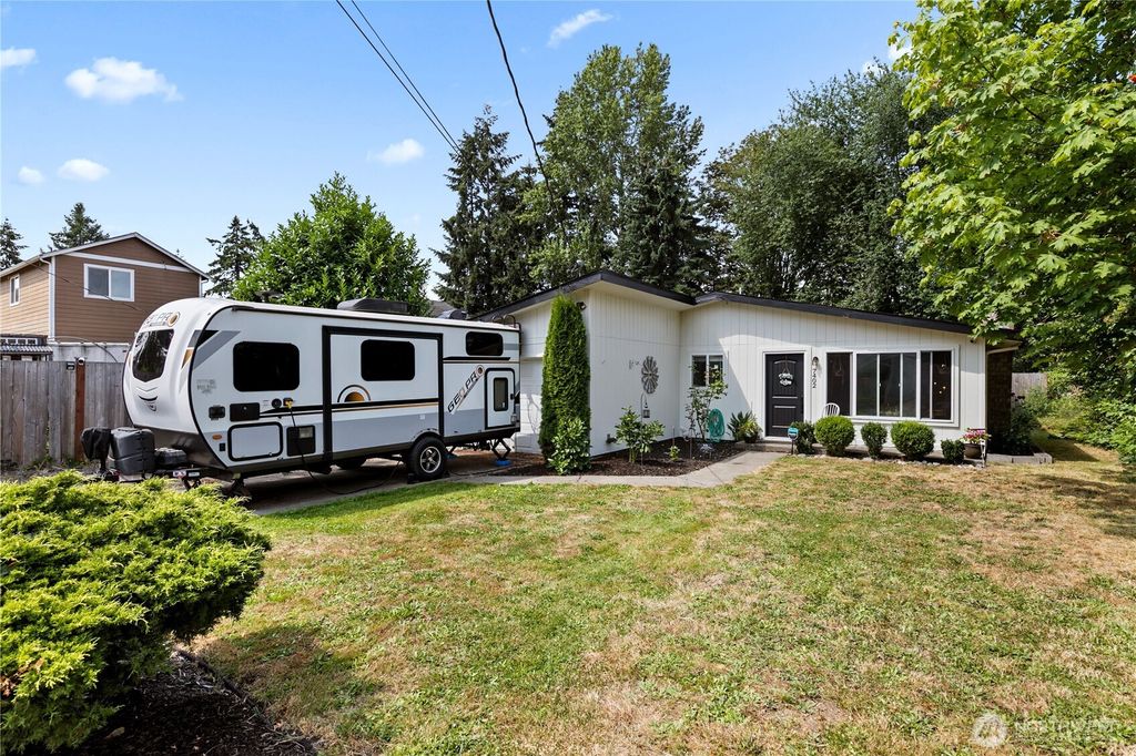 7402 E F St, Tacoma, WA 98404