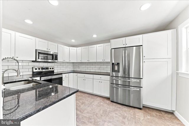 196 HIGHLAND VIEW DR, Lincoln University, PA 19352