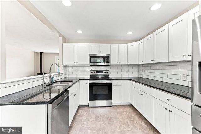 196 HIGHLAND VIEW DR, Lincoln University, PA 19352