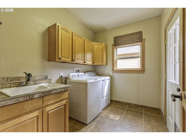16860 HOFFMAN Ave, Sandy, OR 97055