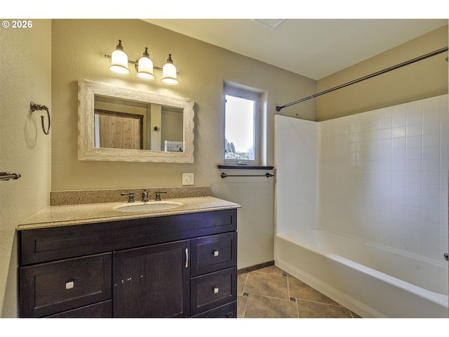 16860 HOFFMAN Ave, Sandy, OR 97055