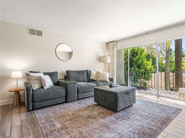 10240 Camarillo Street 208, Toluca Lake, CA 91602