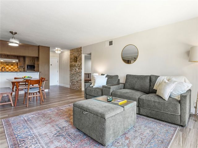 10240 Camarillo Street 208, Toluca Lake, CA 91602