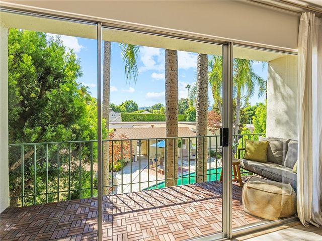10240 Camarillo Street 208, Toluca Lake, CA 91602
