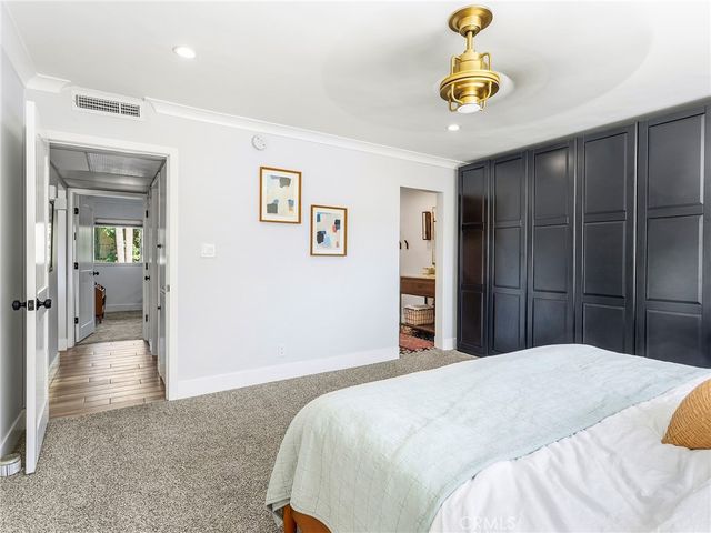 10240 Camarillo Street 208, Toluca Lake, CA 91602
