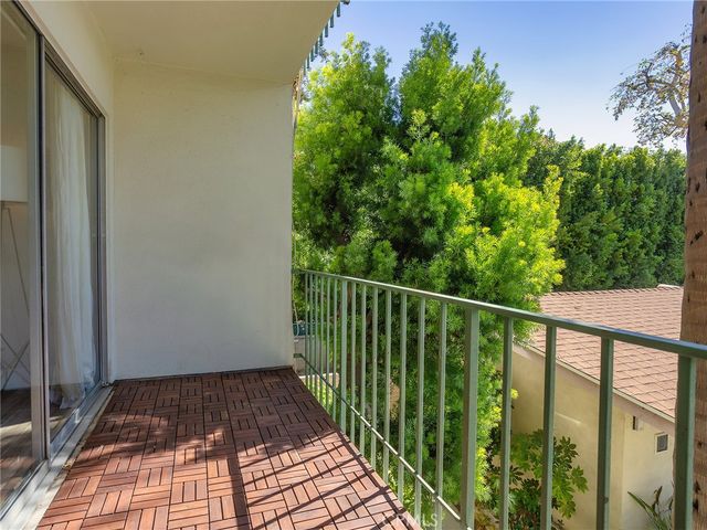 10240 Camarillo Street 208, Toluca Lake, CA 91602