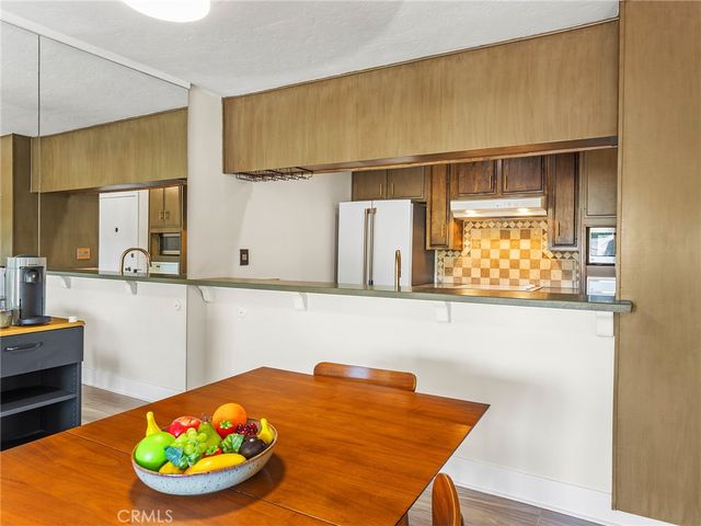 10240 Camarillo Street 208, Toluca Lake, CA 91602
